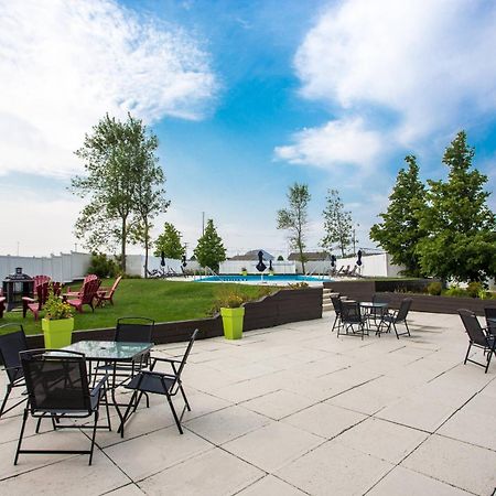 Delta Hotels By Marriott Saguenay Conference Centre Exteriör bild