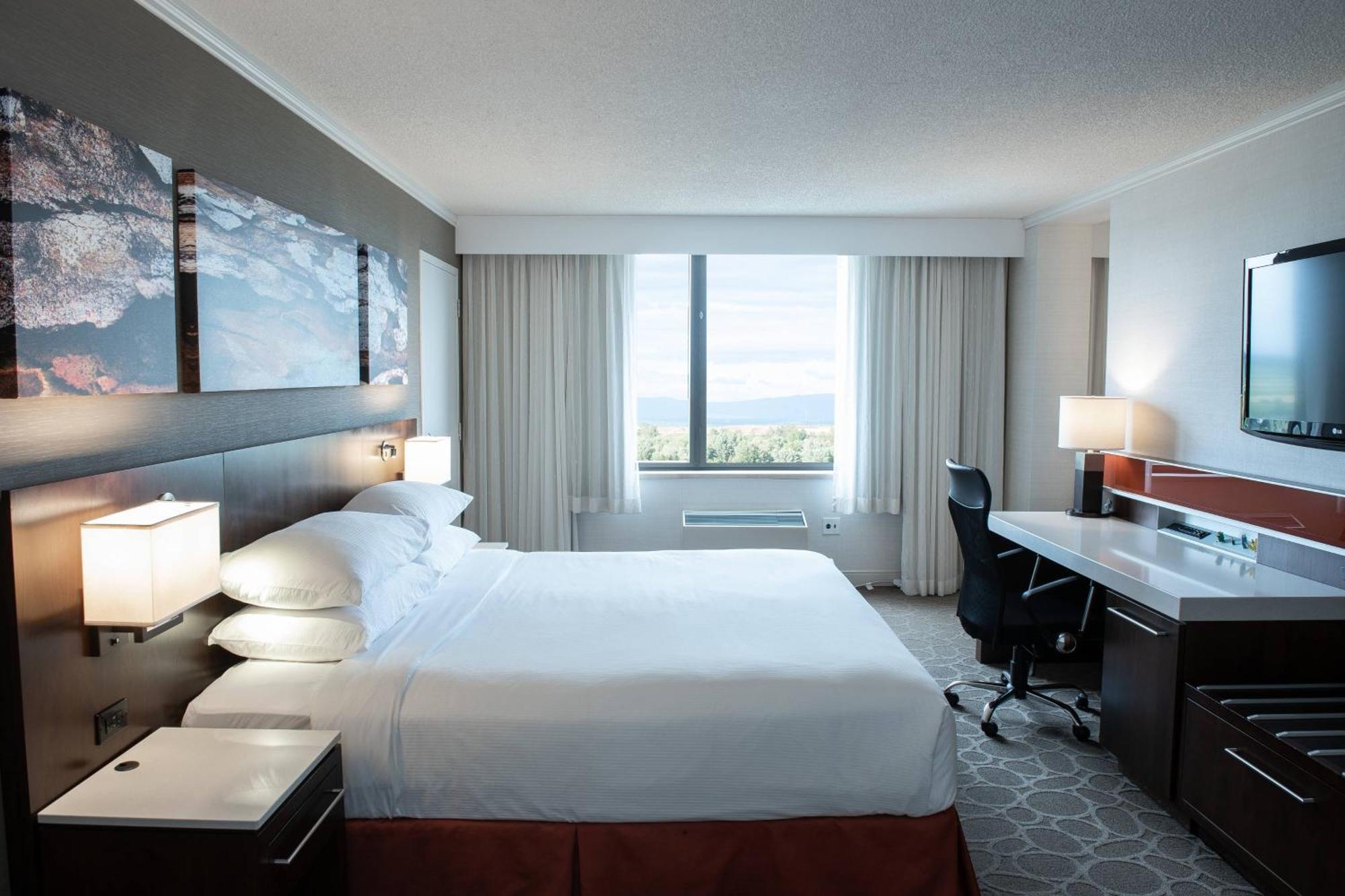 Delta Hotels By Marriott Saguenay Conference Centre Exteriör bild