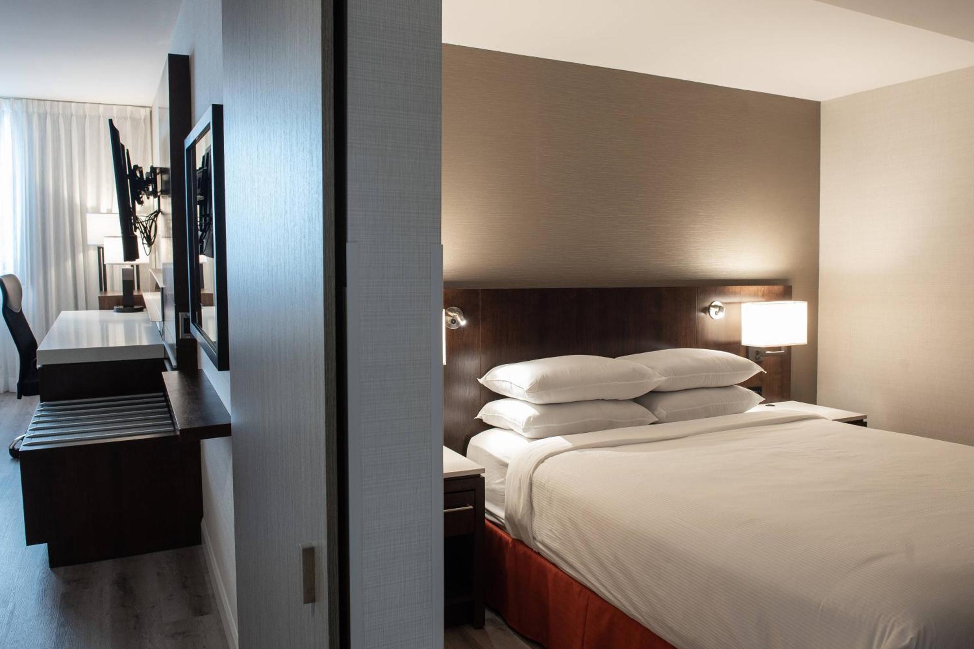 Delta Hotels By Marriott Saguenay Conference Centre Exteriör bild