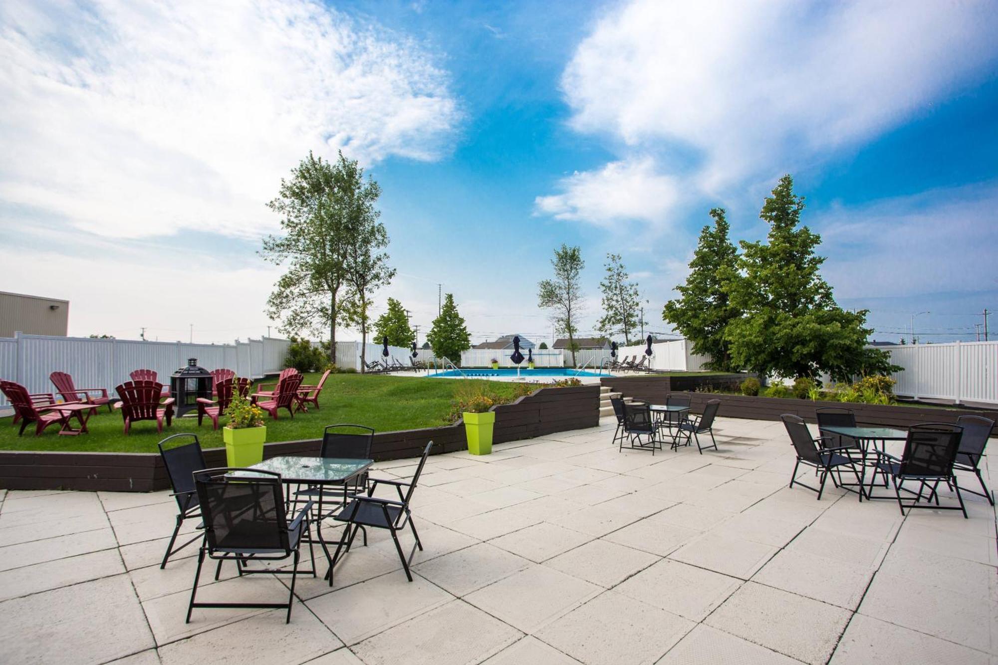 Delta Hotels By Marriott Saguenay Conference Centre Exteriör bild