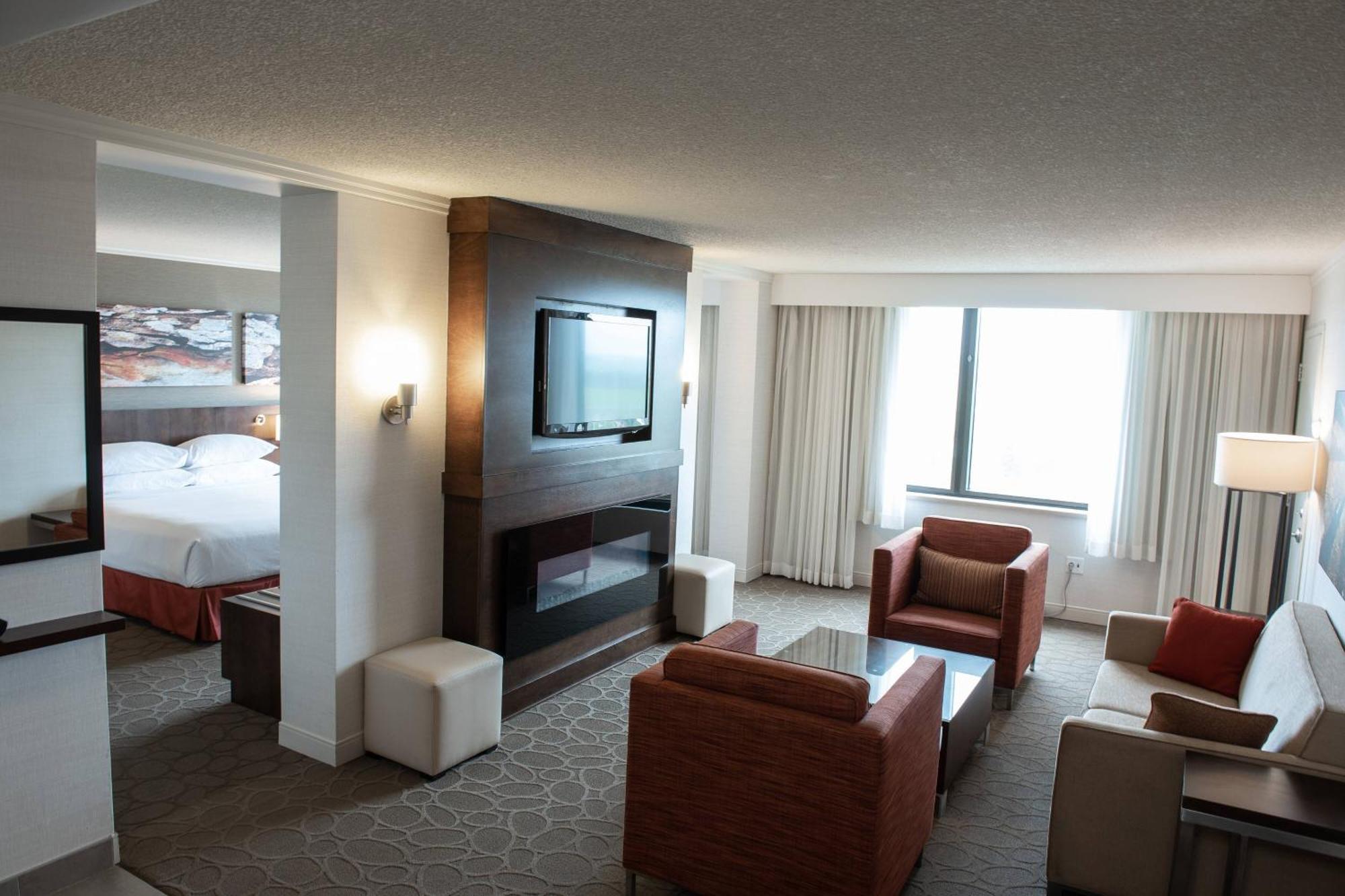 Delta Hotels By Marriott Saguenay Conference Centre Exteriör bild