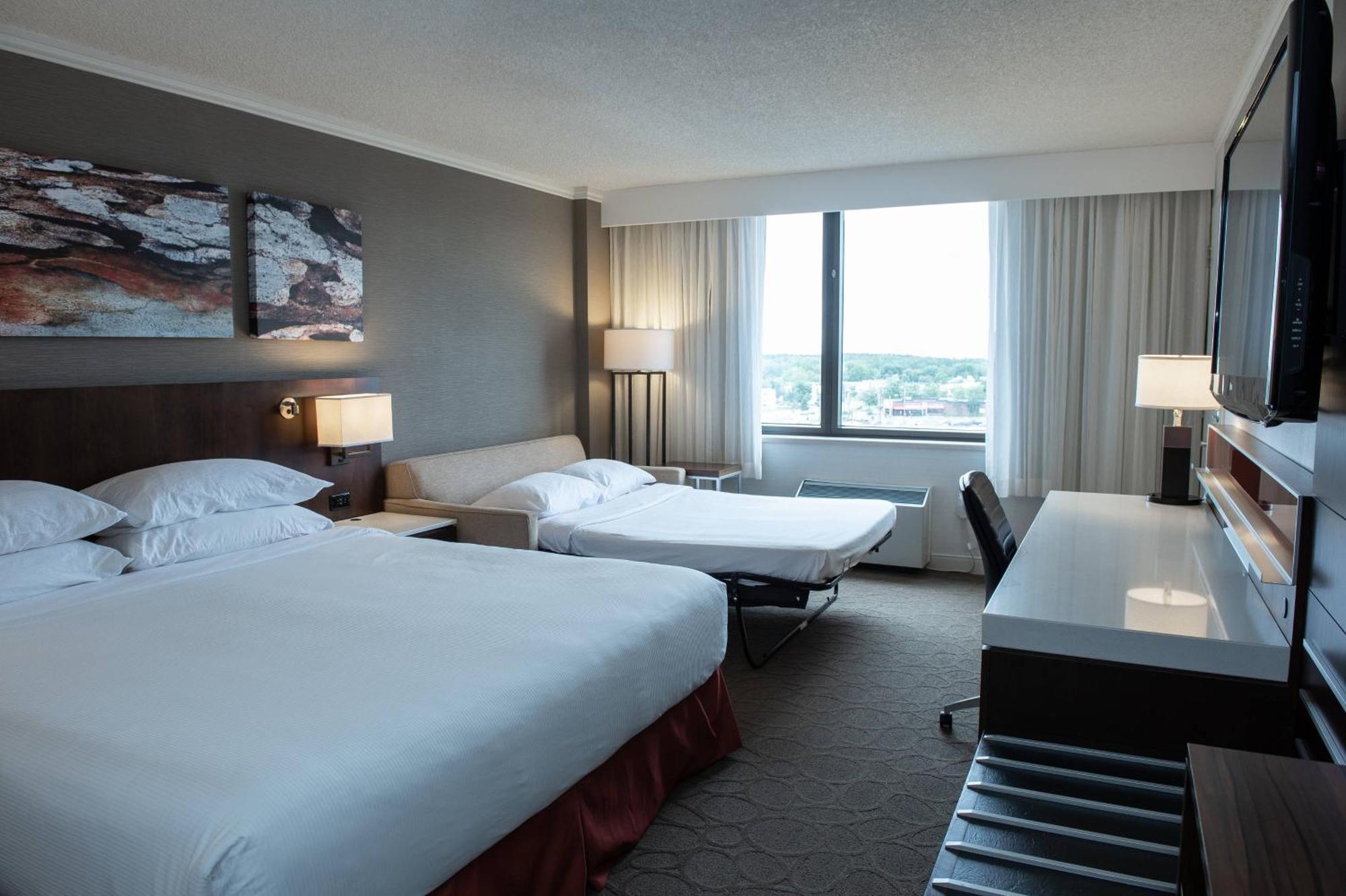 Delta Hotels By Marriott Saguenay Conference Centre Exteriör bild